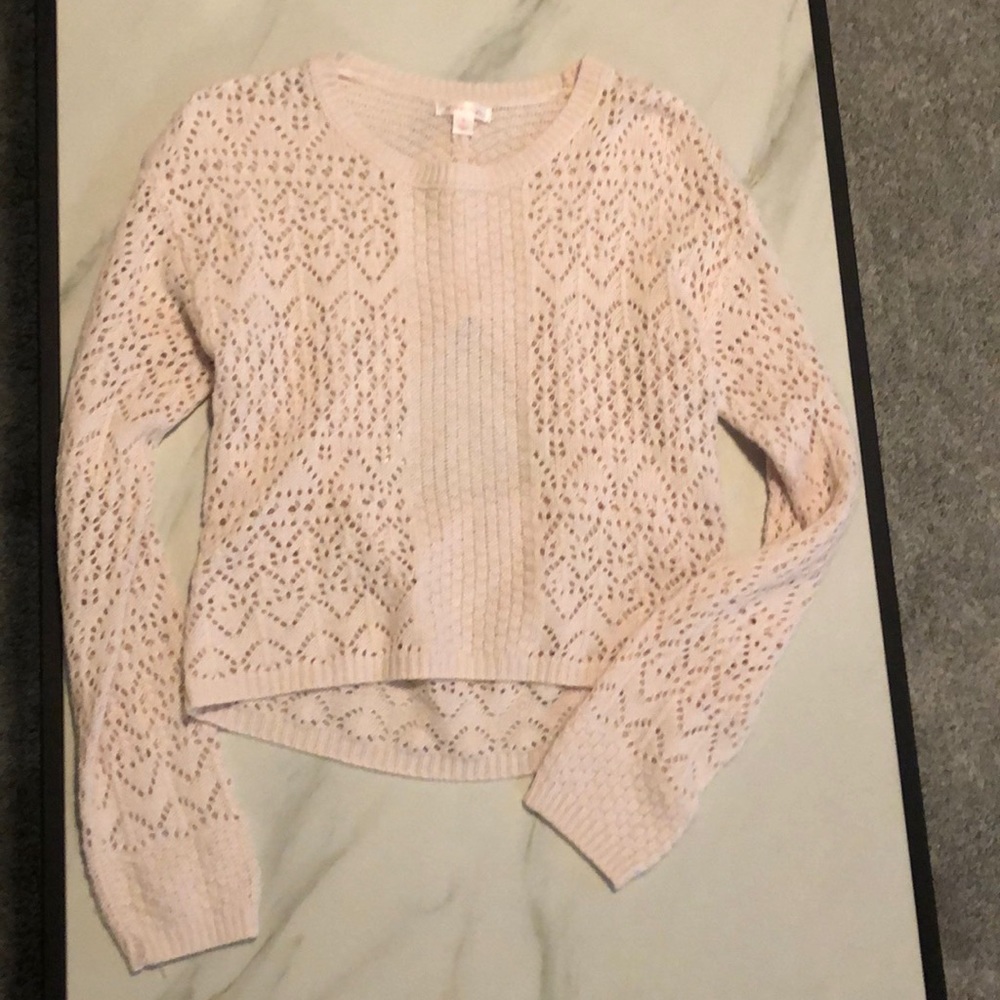 Light pink knitted sweater